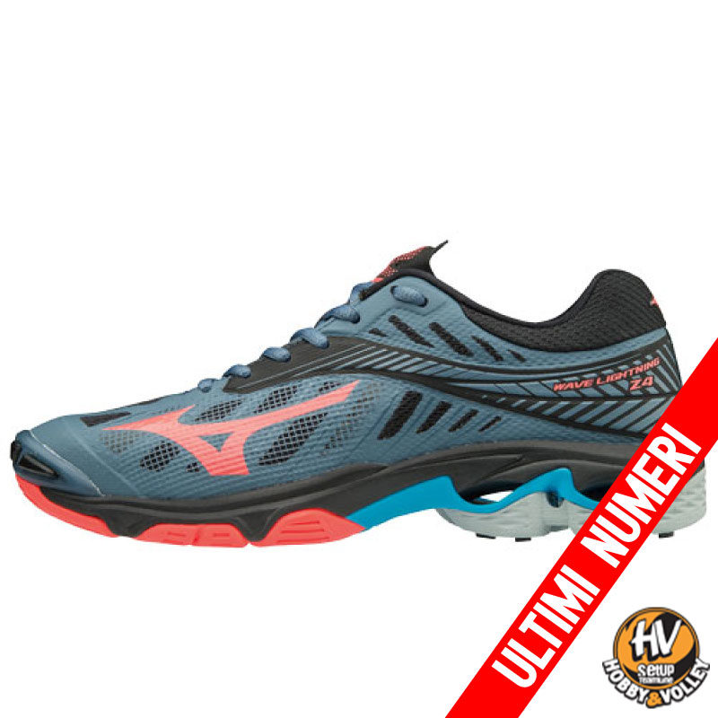 Mizuno Lightning Z4